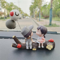 Figurine Ornement Voiture Jeunes Amoureux - 0